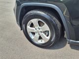 Used 2011 Jeep Grand Cherokee Limited image 4