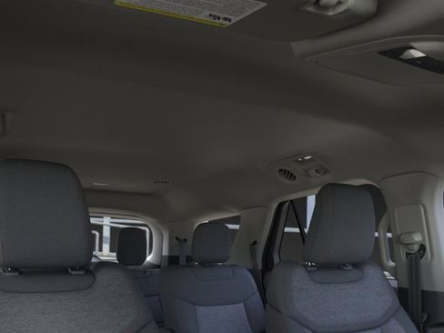 Used 2025 Ford Explorer Active RWD image 23