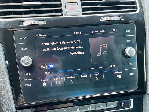 Used 2019 Volkswagen Golf R 4-Door image 15