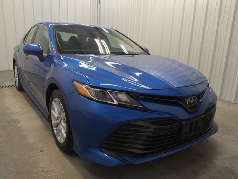 Used 2019 Toyota Camry LE FWD image 13