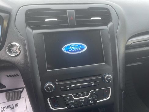 Used 2018 Ford Fusion SE w/ Equipment Group 201A image 15