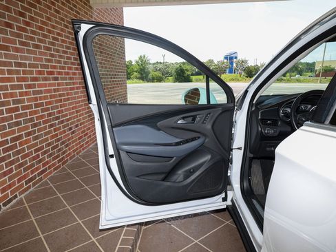 Used 2019 Buick Envision Essence FWD image 9