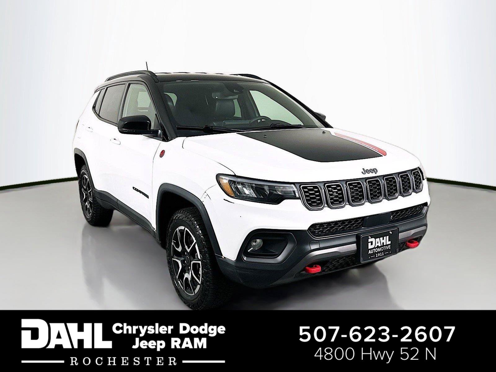 Certified 2026 Jeep Compass Trailhawk AWD/4WD image 1