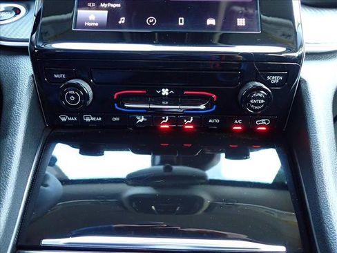 Used 2023 Jeep Grand Cherokee Laredo AWD/4WD image 19