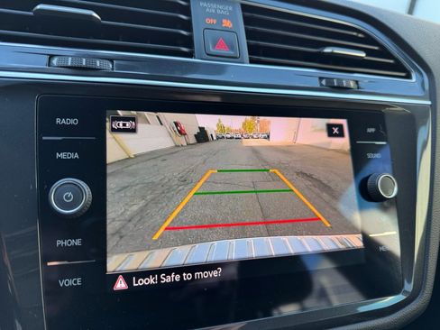 Used 2022 Volkswagen Tiguan SE image 22