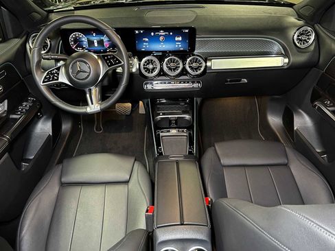 Used 2025 Mercedes-Benz GLB 250 4MATIC image 39
