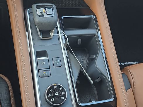 New 2025 Nissan Pathfinder Platinum image 21