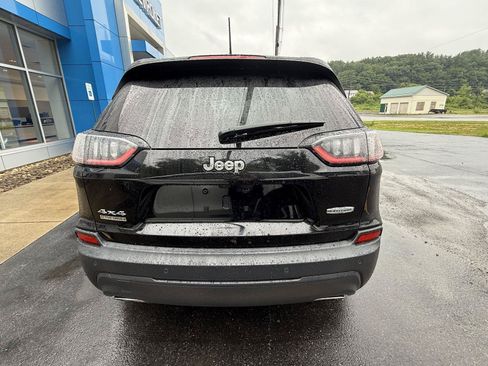 Used 2019 Jeep Cherokee Latitude Plus w/ Cold Weather Group AWD/4WD image 18