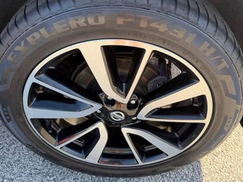Used 2020 Nissan Rogue SL FWD image 9