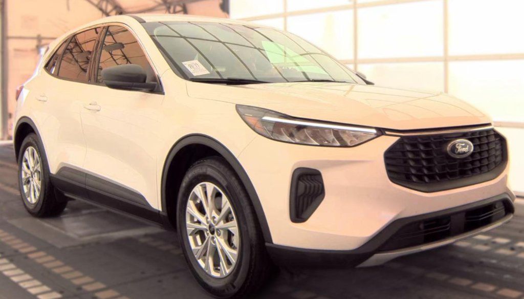 Used 2023 Ford Escape Active FWD image 2
