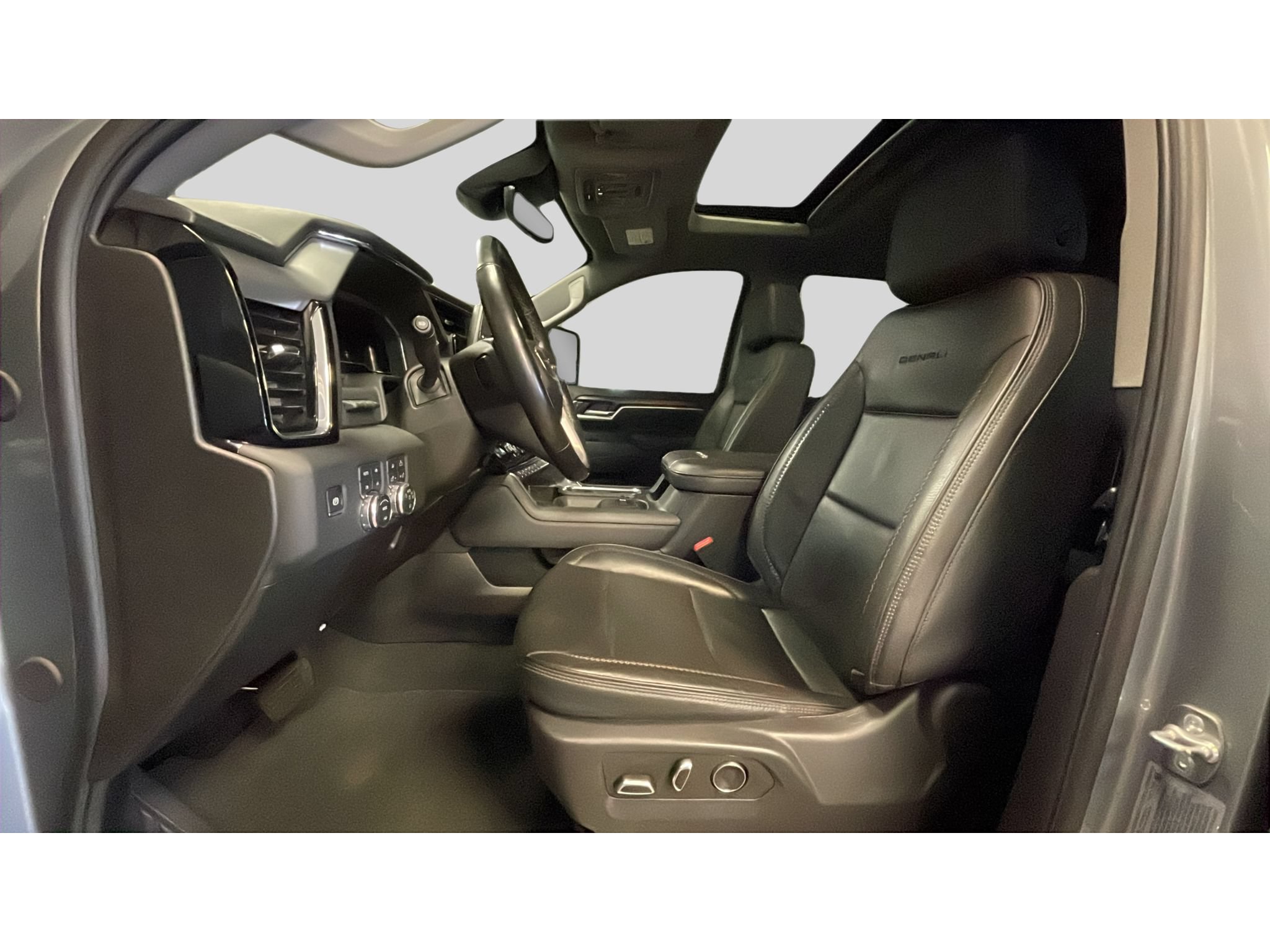 Used 2025 GMC Sierra 2500 Denali w/ Denali Reserve Package AWD/4WD image 12