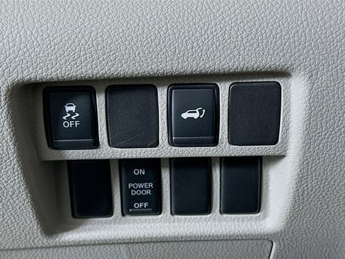 Used 2012 Nissan Quest SL image 16