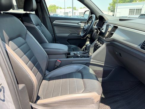 Used 2022 Volkswagen Atlas Cross Sport SEL Premium R-Line AWD/4WD image 19