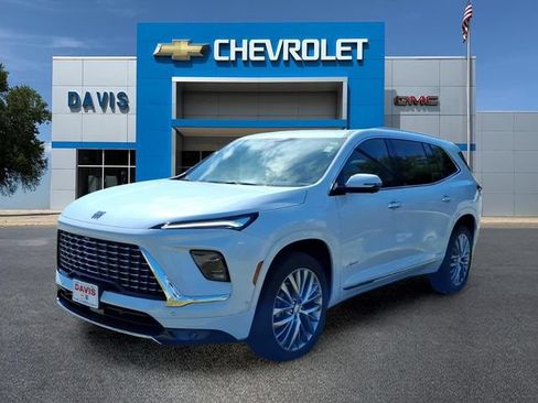 Used 2026 Buick Enclave Avenir w/ Super Cruise Package AWD/4WD image 3