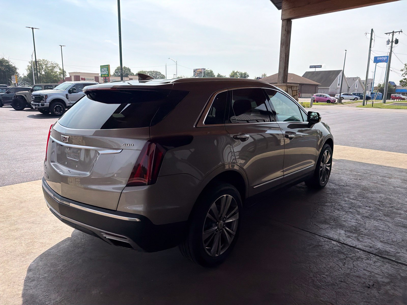 Used 2022 Cadillac XT5 Premium Luxury w/ LPO, Floor Liner Package AWD/4WD image 21