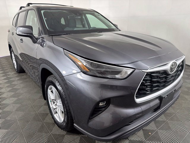 Used 2023 Toyota Highlander LE AWD/4WD image 1