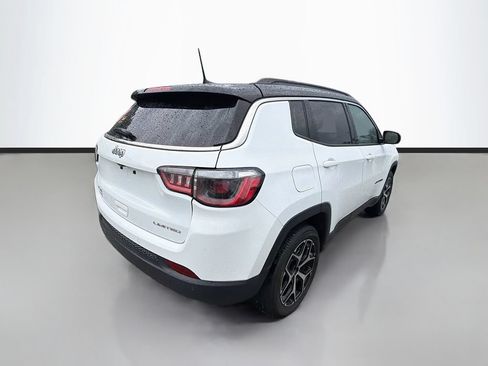 Used 2024 Jeep Compass Limited AWD/4WD image 9