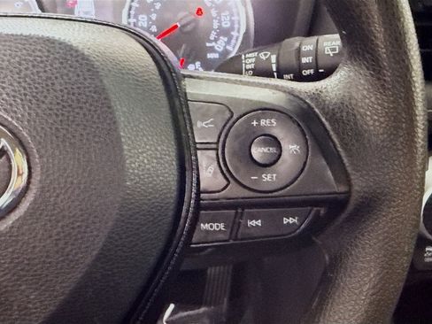 Used 2021 Toyota RAV4 XLE FWD image 15
