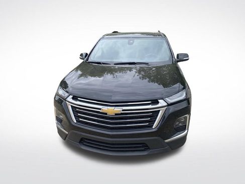 Used 2023 Chevrolet Traverse LT FWD image 2