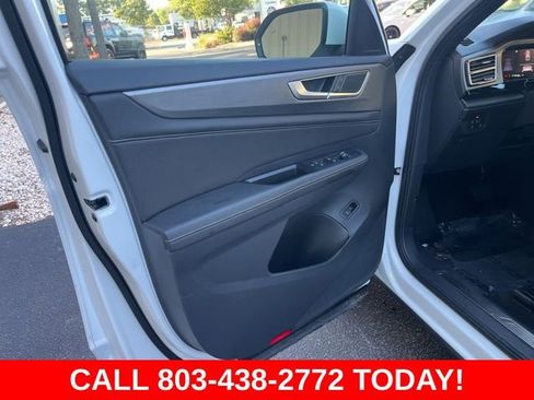 Used 2024 Volkswagen Atlas Cross Sport SE FWD image 5