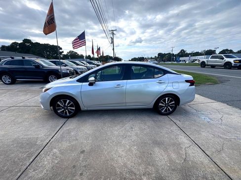 Used 2021 Nissan Versa SV image 14