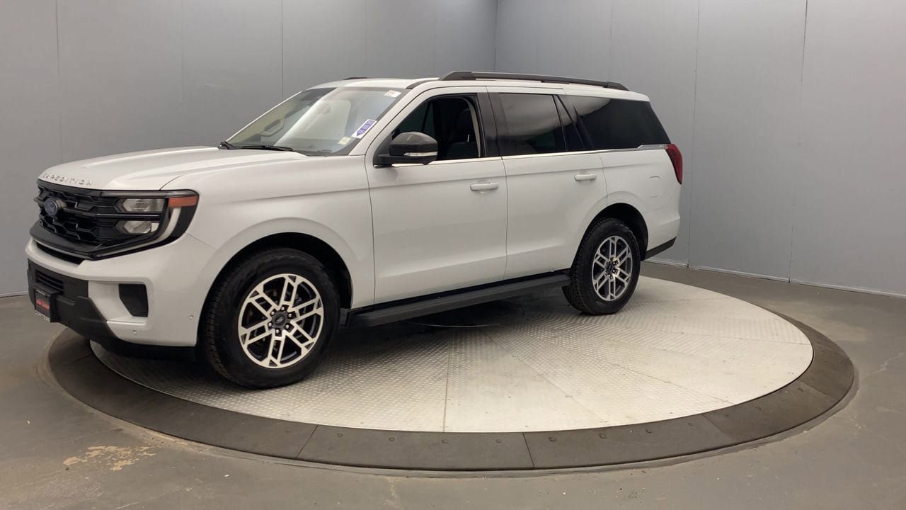 Used 2025 Ford Expedition Active AWD/4WD image 9