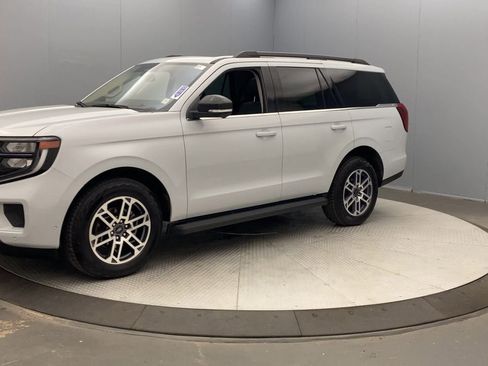 Used 2025 Ford Expedition Active AWD/4WD image 9