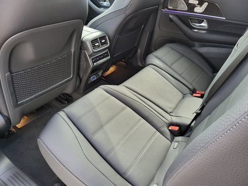 Used 2025 Mercedes-Benz GLS 450 4MATIC image 37