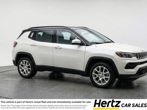 Used 2025 Jeep Compass Limited image 1