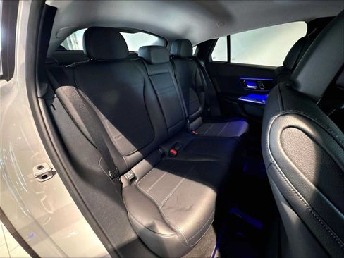 Used 2025 Mercedes-Benz GLC 300 4MATIC image 32