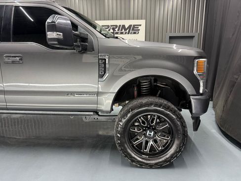 Used 2022 Ford F350 Platinum w/ FX4 Off-Road Package AWD/4WD image 11
