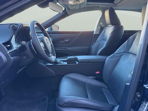 Used 2020 Lexus ES 300h w/ Premium Package image 14