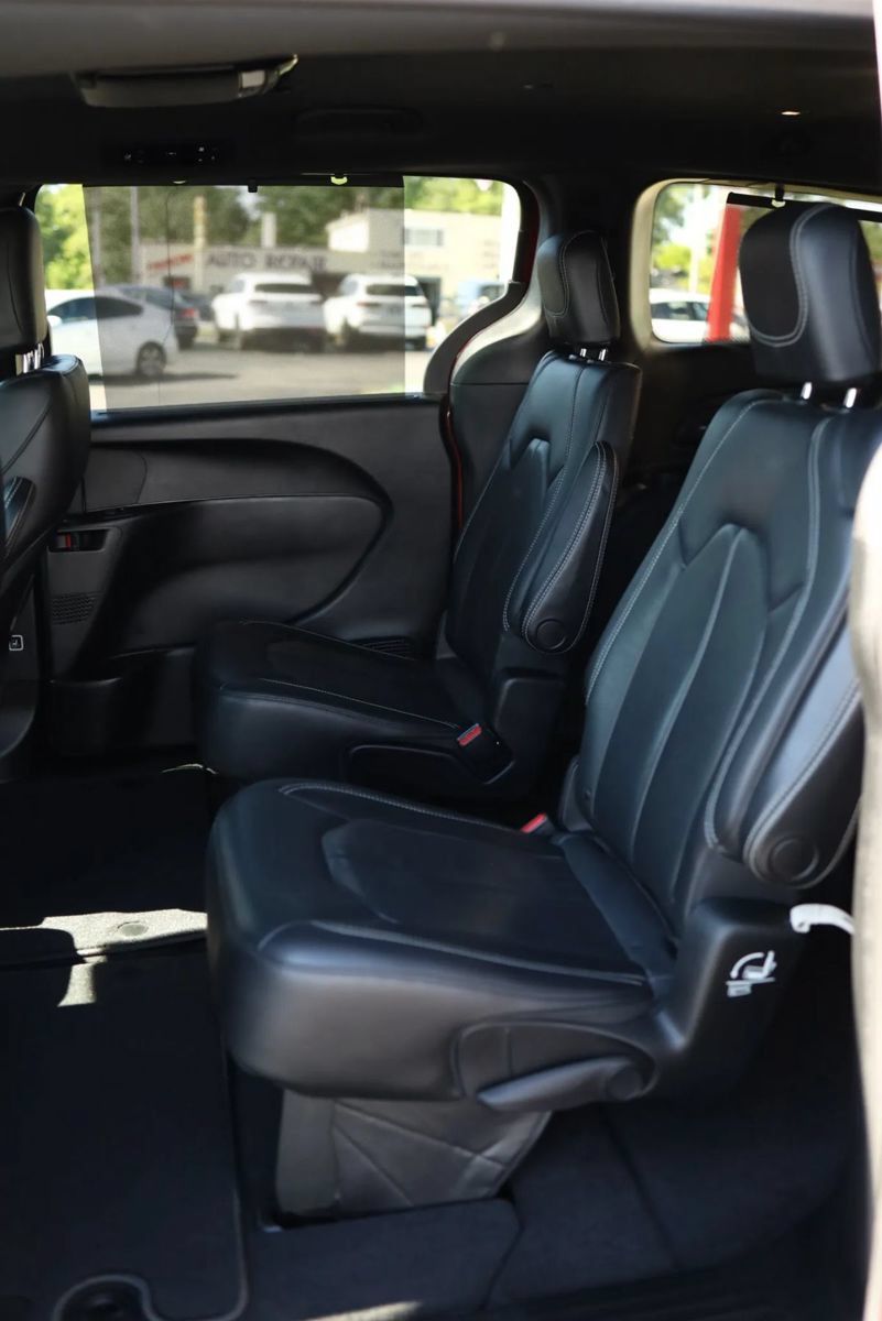 Used 2019 Chrysler Pacifica Touring-L w/ Advanced Safetytec Group FWD image 30