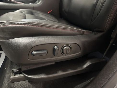 Used 2023 Chevrolet Traverse RS image 8