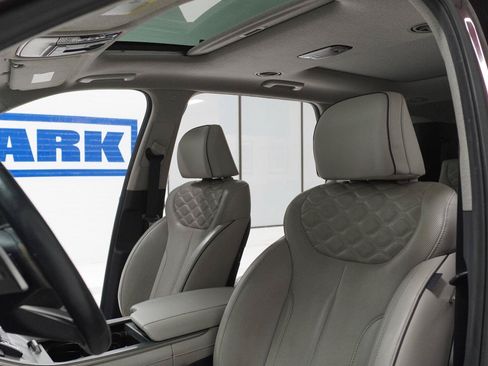 Used 2022 Hyundai Palisade Limited w/ Winter Package FWD image 6