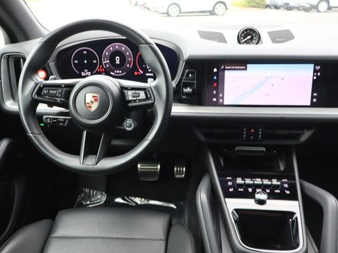 Used 2024 Porsche Cayenne S AWD/4WD image 17