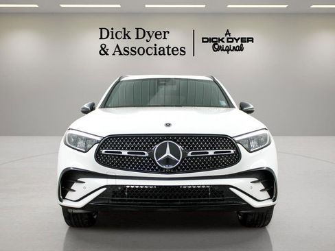 Used 2025 Mercedes-Benz GLC 300 4MATIC image 8