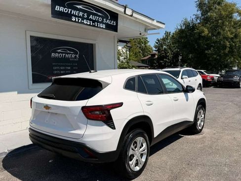 Used 2024 Chevrolet Trax LS w/ Driver Confidence Package FWD image 16