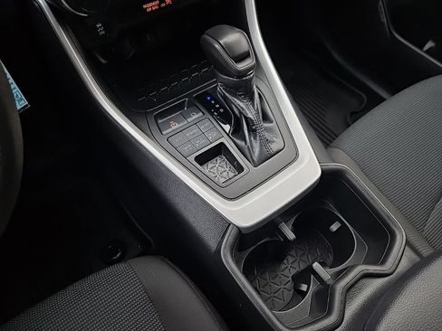 Used 2022 Toyota RAV4 LE image 22