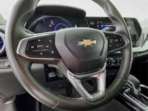 Certified 2025 Chevrolet Trax LT w/ LT Convenience Package image 15
