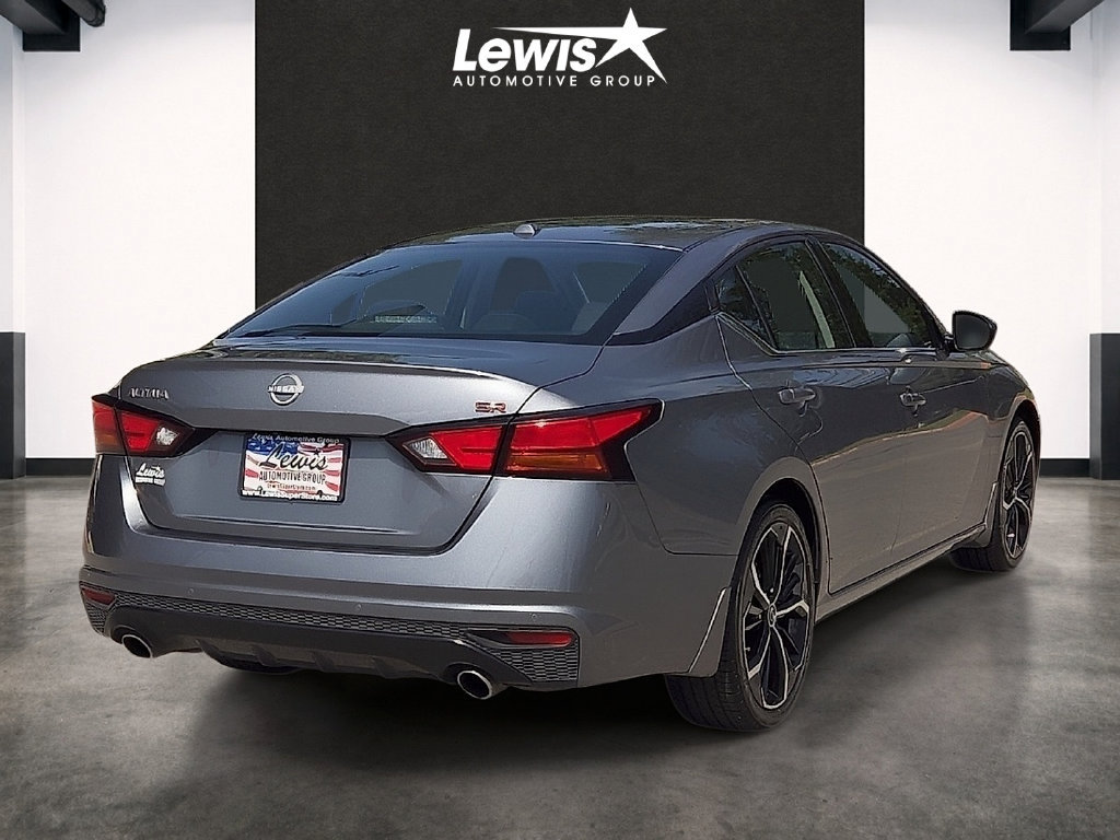 Used 2025 Nissan Altima 2.5 SR w/ SR Premium Package FWD image 4