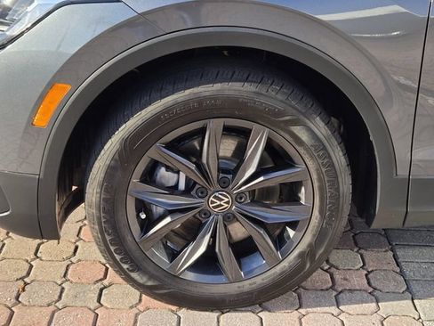 Certified 2023 Volkswagen Tiguan SE FWD image 11