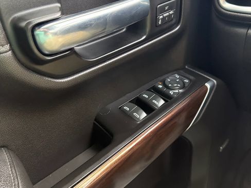 Used 2020 GMC Sierra 1500 SLT w/ SLT Premium Package image 16