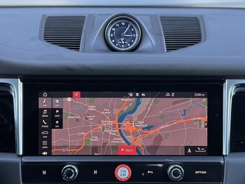 Certified 2022 Porsche Macan image 26