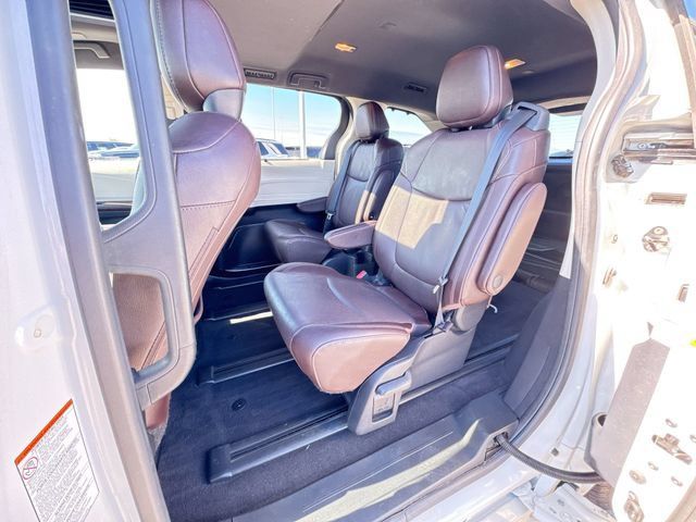 Used 2021 Toyota Sienna Platinum AWD/4WD image 26