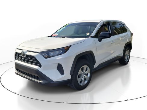 Certified 2022 Toyota RAV4 LE image 3