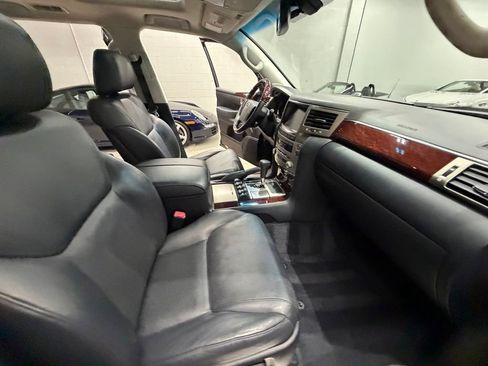 Used 2014 Lexus LX 570 4WD image 42
