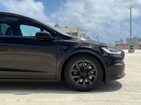 Used 2022 Tesla Model X Plaid image 12