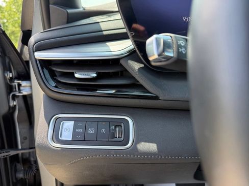 Used 2025 Buick Enclave Preferred FWD image 36