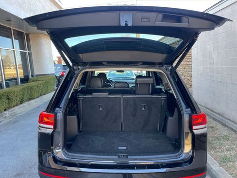 Used 2025 Volkswagen Atlas SE image 31